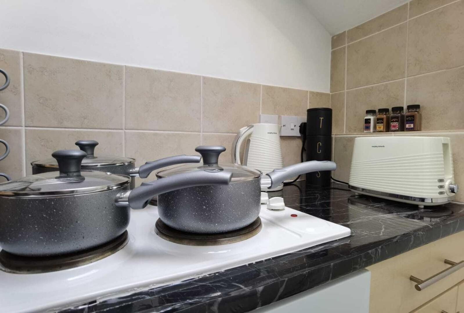 Raleigh Ff&Tf - 1 Bed Georgian Flat In The Centre Of Exeter, Free Parking With Wifi 아파트 객실 사진