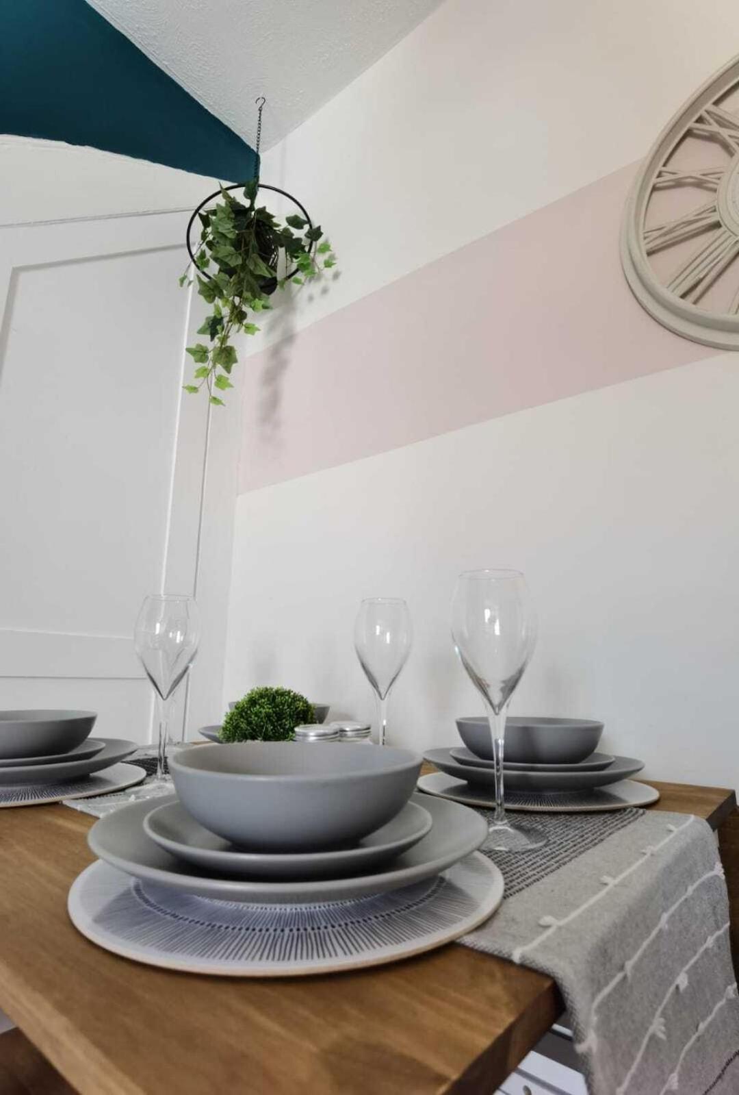 Raleigh Ff&Tf - 1 Bed Georgian Flat In The Centre Of Exeter, Free Parking With Wifi 아파트 객실 사진
